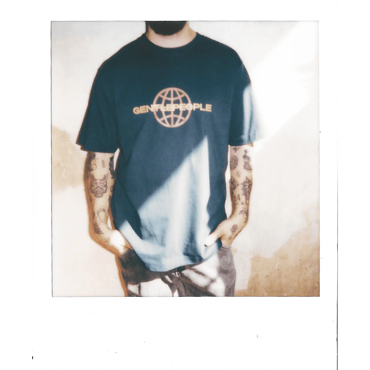MAD WORLD - Image 5